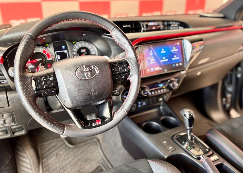 Toyota Hilux CD GR-S 4×4 2.8 TDI Dies 2024/2024 PC VEÍCULOS SANTA CRUZ DO SUL / Carros no Vale Toyota Hilux CD GR-S 4×4 2.8 TDI Dies 2024/2024 PC VEÍCULOS SANTA CRUZ DO SUL / Carros no Vale