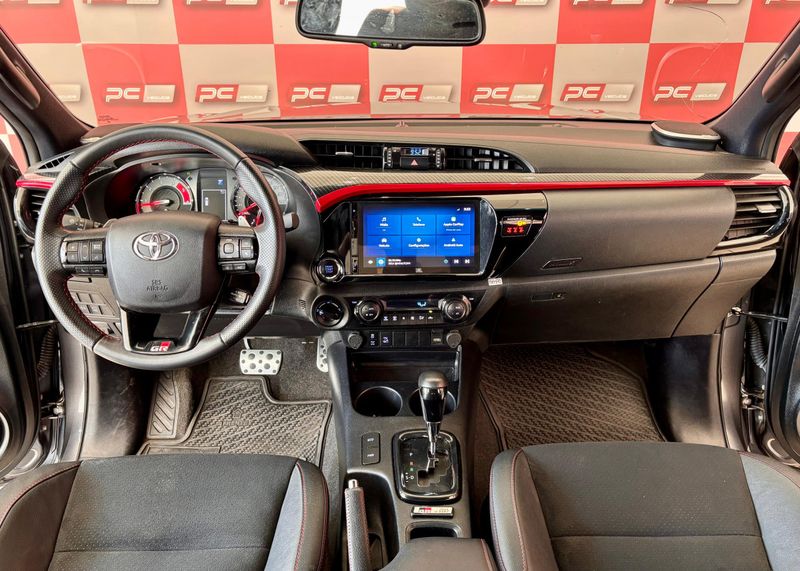 Toyota Hilux CD GR-S 4×4 2.8 TDI Dies 2024/2024 PC VEÍCULOS SANTA CRUZ DO SUL / Carros no Vale Toyota Hilux CD GR-S 4×4 2.8 TDI Dies 2024/2024 PC VEÍCULOS SANTA CRUZ DO SUL / Carros no Vale