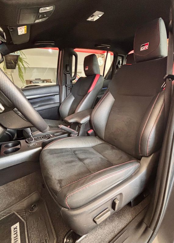 Toyota Hilux CD GR-S 4×4 2.8 TDI Dies 2024/2024 PC VEÍCULOS SANTA CRUZ DO SUL / Carros no Vale Toyota Hilux CD GR-S 4×4 2.8 TDI Dies 2024/2024 PC VEÍCULOS SANTA CRUZ DO SUL / Carros no Vale