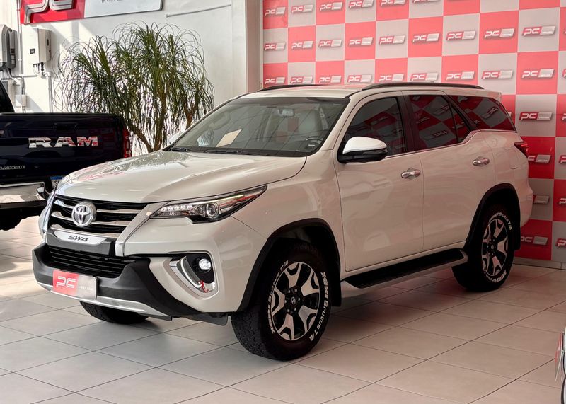 Toyota Hilux SW4 SRX Diamo 4×4 2.8 TB Die 2018/2019 PC VEÍCULOS SANTA CRUZ DO SUL / Carros no Vale Toyota Hilux SW4 SRX Diamo 4×4 2.8 TB Die 2018/2019 PC VEÍCULOS SANTA CRUZ DO SUL / Carros no Vale