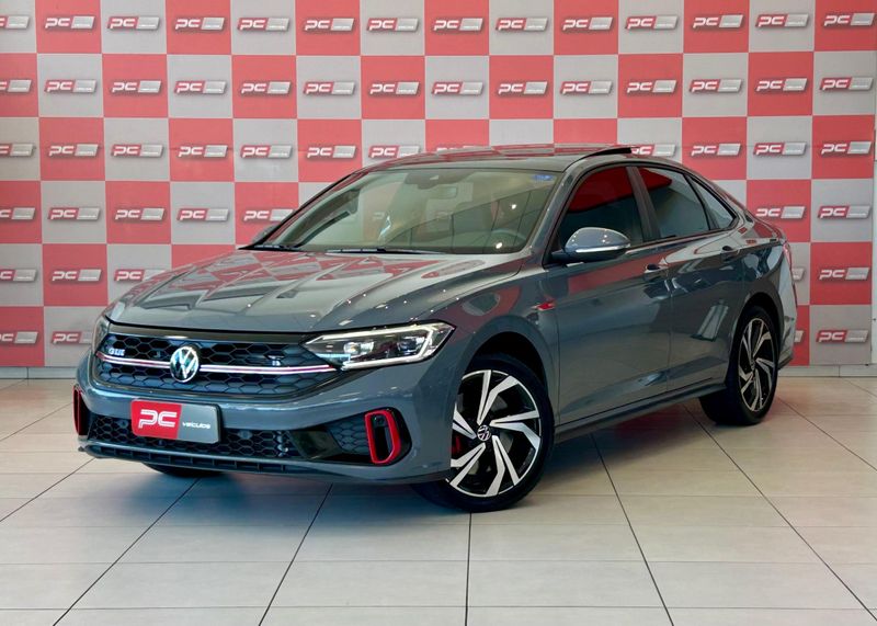 VOLKSWAGEN JETTA GLI 350 TSI 2.0 16V 2023/2024 PC VEÍCULOS SANTA CRUZ DO SUL / Carros no Vale VOLKSWAGEN JETTA GLI 350 TSI 2.0 16V 2023/2024 PC VEÍCULOS SANTA CRUZ DO SUL / Carros no Vale