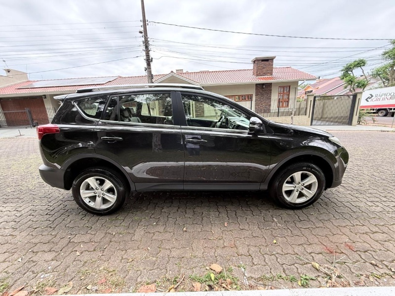 TOYOTA RAV-4 2.0 2014/2014 ELY AUTOMÓVEIS LAJEADO / Carros no Vale TOYOTA RAV-4 2.0 2014/2014 ELY AUTOMÓVEIS LAJEADO / Carros no Vale