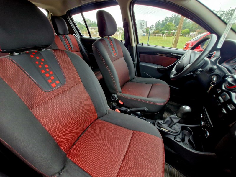 RENAULT SANDERO 1.6 STEPWAY 8V 2014/2014 CRUZEIRO MULTIMARCAS CRUZEIRO DO SUL / Carros no Vale