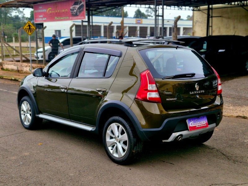 RENAULT SANDERO 1.6 STEPWAY 8V 2014/2014 CRUZEIRO MULTIMARCAS CRUZEIRO DO SUL / Carros no Vale