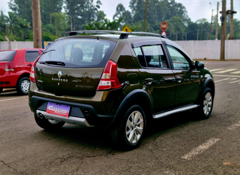 RENAULT SANDERO 1.6 STEPWAY 8V 2014/2014 CRUZEIRO MULTIMARCAS CRUZEIRO DO SUL / Carros no Vale