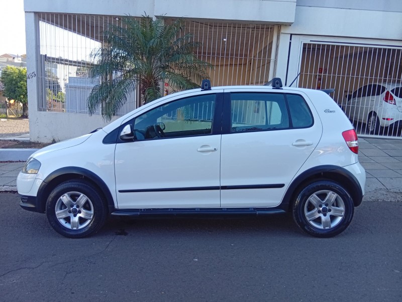 VOLKSWAGEN FOX 1.0 SUNRISE 2009/2010 ALTERNATIVA VEÍCULOS LAJEADO / Carros no Vale