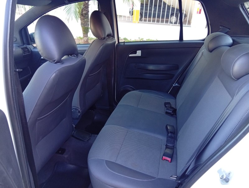 VOLKSWAGEN FOX 1.0 SUNRISE 2009/2010 ALTERNATIVA VEÍCULOS LAJEADO / Carros no Vale