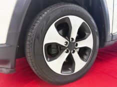 JEEP COMPASS 2.0 16V FLEX LONGITUDE AUTOMÁTICO 2017/2018 DUARTE VEÍCULOS PORTO ALEGRE / Carros no Vale