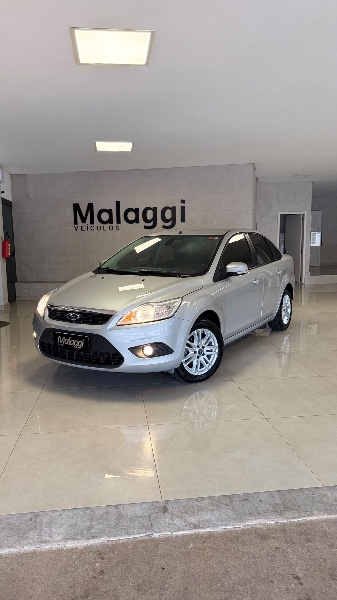 FORD FOCUS 2.0 16V FLEX. 2013/2013 MALAGGI VEÍCULOS ENCANTADO / Carros no Vale