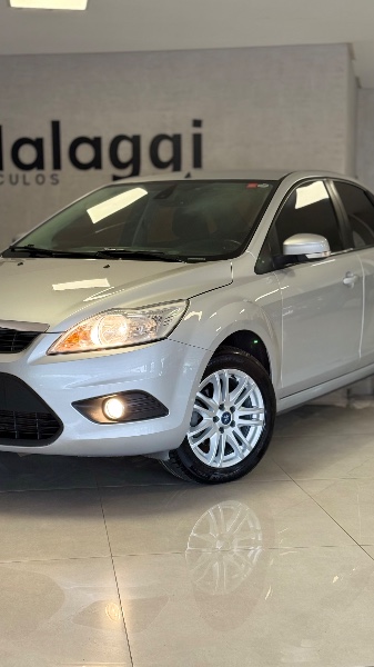 FORD FOCUS 2.0 16V FLEX. 2013/2013 MALAGGI VEÍCULOS ENCANTADO / Carros no Vale