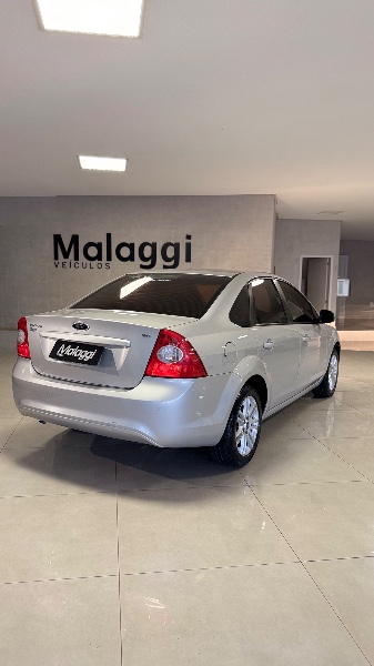 FORD FOCUS 2.0 16V FLEX. 2013/2013 MALAGGI VEÍCULOS ENCANTADO / Carros no Vale