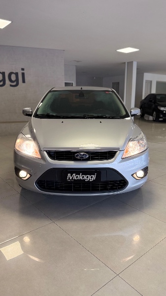FORD FOCUS 2.0 16V FLEX. 2013/2013 MALAGGI VEÍCULOS ENCANTADO / Carros no Vale