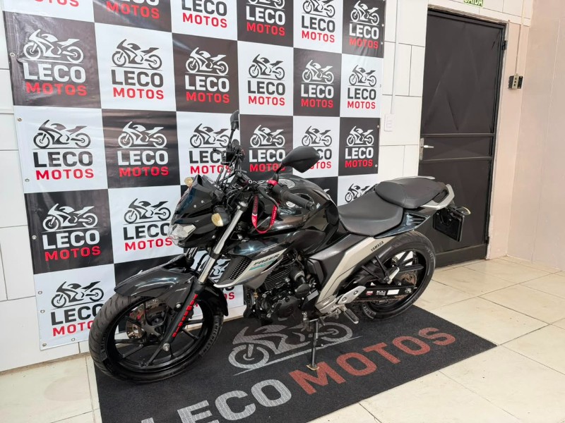 YAMAHA FZ25 FAZER ABS 2020/2020 LECO MOTOS VENÂNCIO AIRES / Carros no Vale