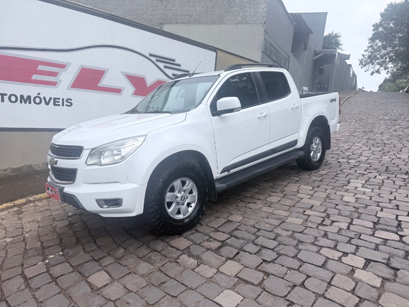 CHEVROLET S10 2.5 4X4 2015/2015 ELY AUTOMÓVEIS LAJEADO / Carros no Vale