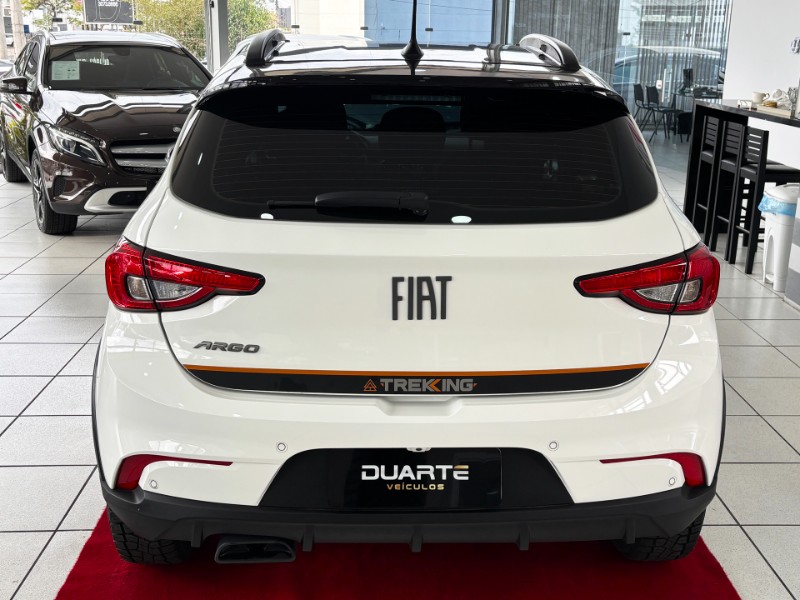 FIAT ARGO 1.3 8V TREKKING FLEX 4P MANUAL 2024/2025 DUARTE VEÍCULOS PORTO ALEGRE / Carros no Vale