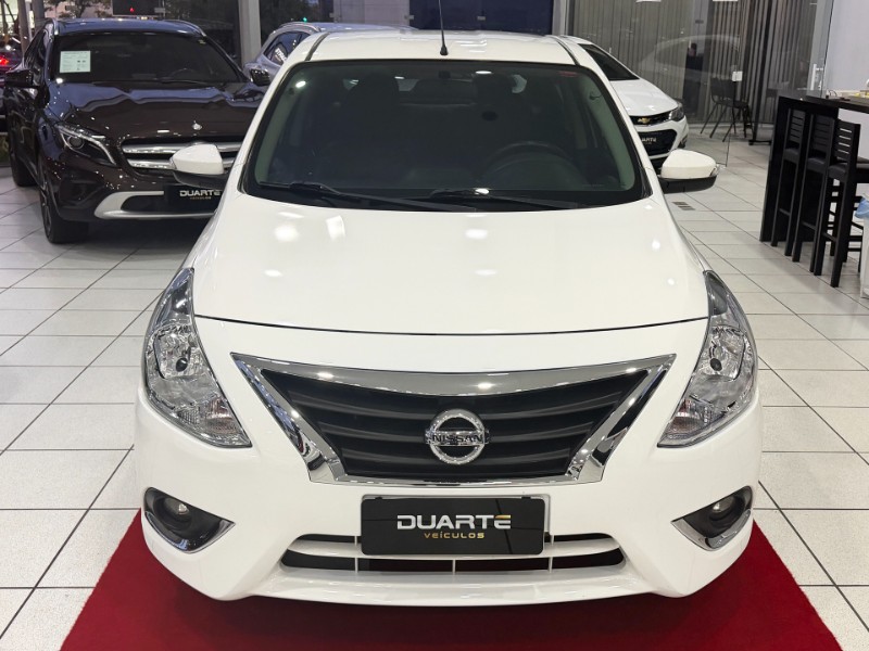 NISSAN VERSA UNIQUE 1.6 16V FLEXSTART 2017/2018 DUARTE VEÍCULOS PORTO ALEGRE / Carros no Vale