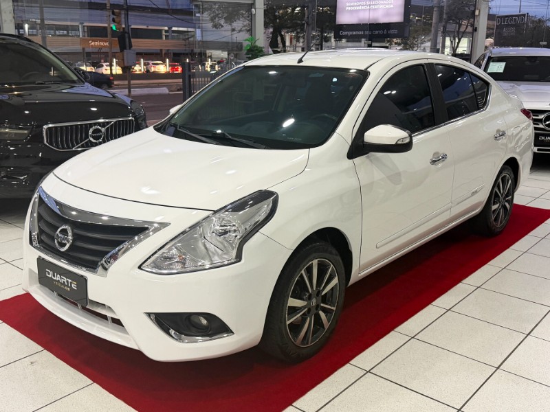 NISSAN VERSA UNIQUE 1.6 16V FLEXSTART 2017/2018 DUARTE VEÍCULOS PORTO ALEGRE / Carros no Vale