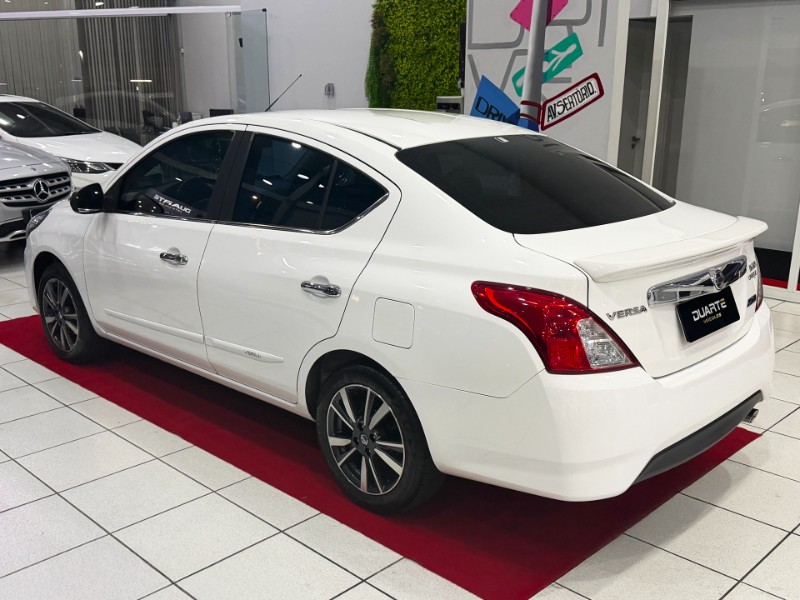 NISSAN VERSA UNIQUE 1.6 16V FLEXSTART 2017/2018 DUARTE VEÍCULOS PORTO ALEGRE / Carros no Vale