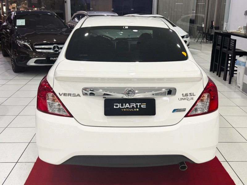 NISSAN VERSA UNIQUE 1.6 16V FLEXSTART 2017/2018 DUARTE VEÍCULOS PORTO ALEGRE / Carros no Vale