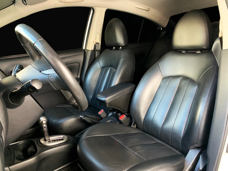 NISSAN VERSA UNIQUE 1.6 16V FLEXSTART 2017/2018 DUARTE VEÍCULOS PORTO ALEGRE / Carros no Vale
