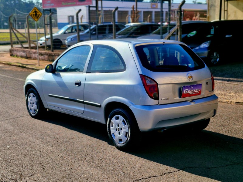 CHEVROLET CELTA 1.0 2P 2006/2007 CRUZEIRO MULTIMARCAS CRUZEIRO DO SUL / Carros no Vale