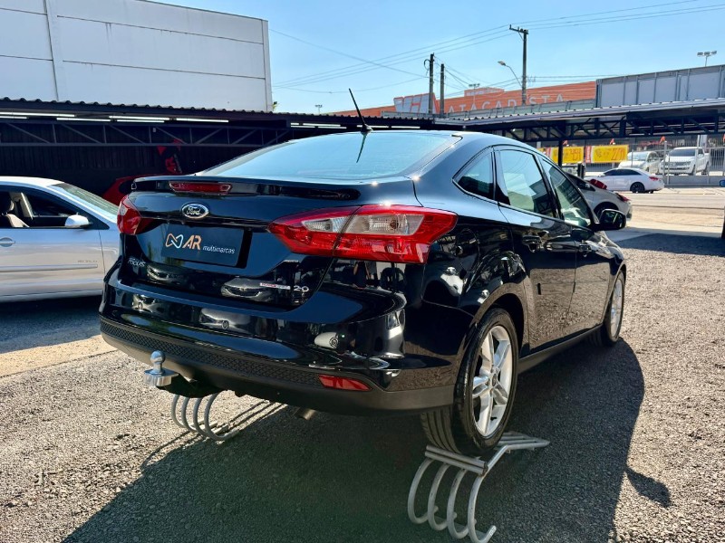 FORD FOCUS 2.0 SEDAN /2014 AR MULTIMARCAS VENÂNCIO AIRES / Carros no Vale