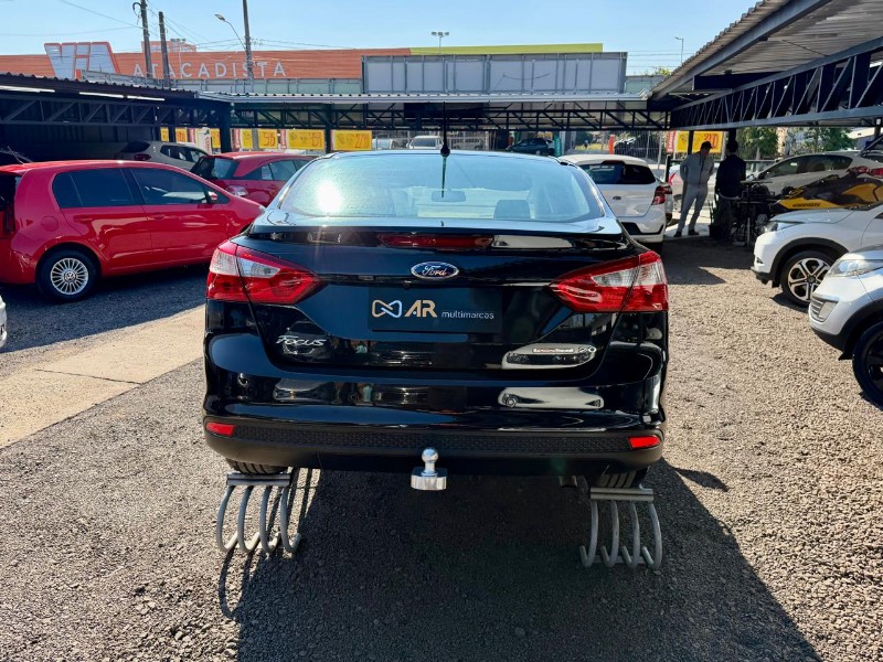 FORD FOCUS 2.0 SEDAN /2014 AR MULTIMARCAS VENÂNCIO AIRES / Carros no Vale