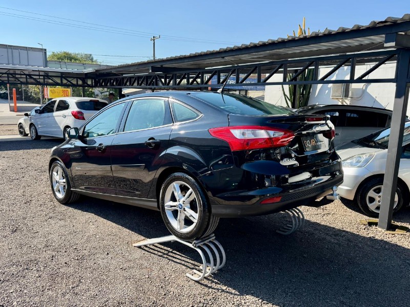 FORD FOCUS 2.0 SEDAN /2014 AR MULTIMARCAS VENÂNCIO AIRES / Carros no Vale