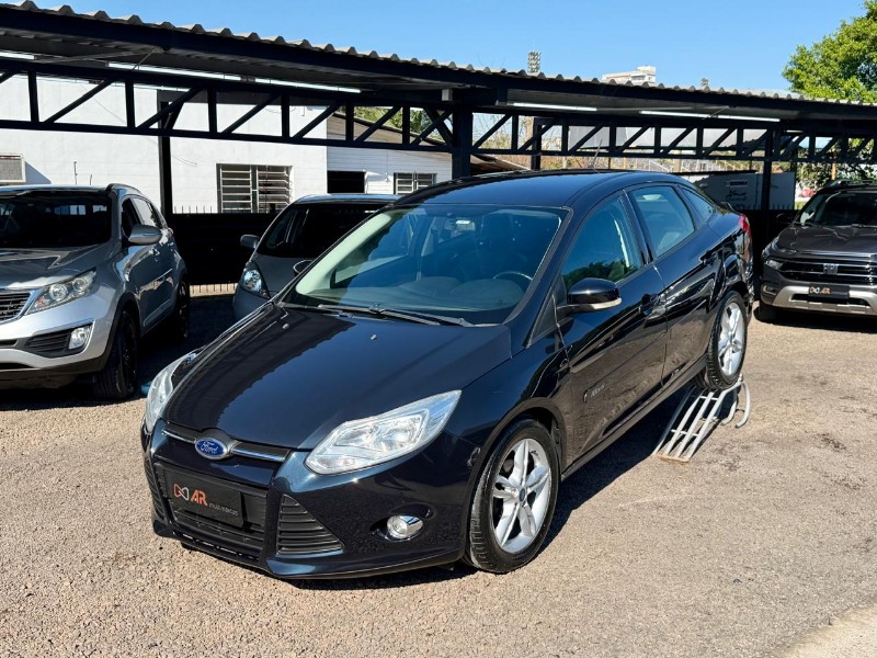 FORD FOCUS 2.0 SEDAN /2014 AR MULTIMARCAS VENÂNCIO AIRES / Carros no Vale