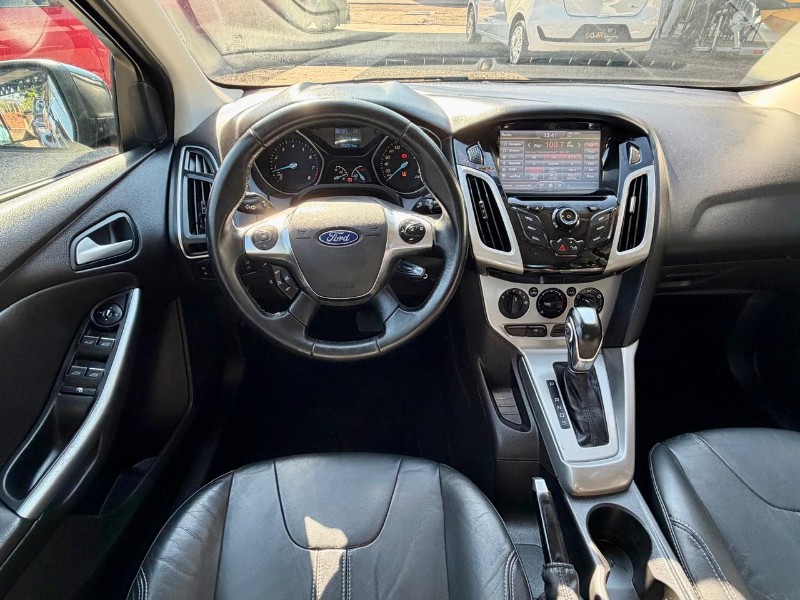 FORD FOCUS 2.0 SEDAN /2014 AR MULTIMARCAS VENÂNCIO AIRES / Carros no Vale