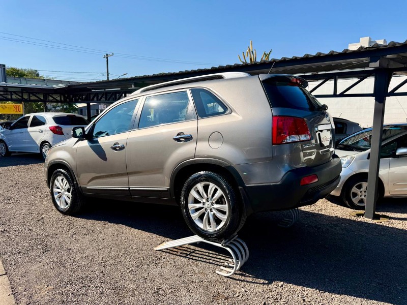 KIA SORENTO 3.5 TETO PANORAMICO /2012 AR MULTIMARCAS VENÂNCIO AIRES / Carros no Vale