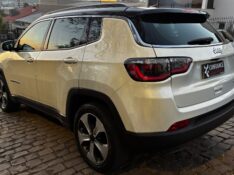 JEEP COMPASS 2.0 16V FLEX LONGITUDE AUTOMÁTICO 2017/2018 COMPLETO VEÍCULOS GUAPORÉ / Carros no Vale