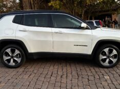 JEEP COMPASS 2.0 16V FLEX LONGITUDE AUTOMÁTICO 2017/2018 COMPLETO VEÍCULOS GUAPORÉ / Carros no Vale