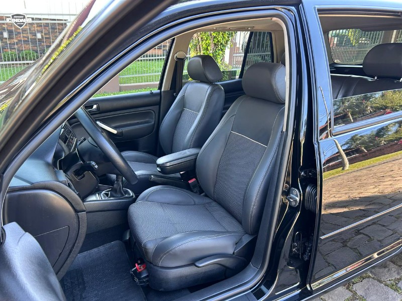 VOLKSWAGEN GOLF SPORTLINE 1.6 MI TOTAL FLEX 8V 4P 2010/2010 LS MULTIMARCAS VENÂNCIO AIRES / Carros no Vale