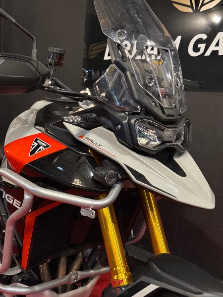 TRIUMPH TIGER 900 900 RALLY PRO /2025 EXCLUSIVO VEÍCULOS SANTA CRUZ DO SUL / Carros no Vale
