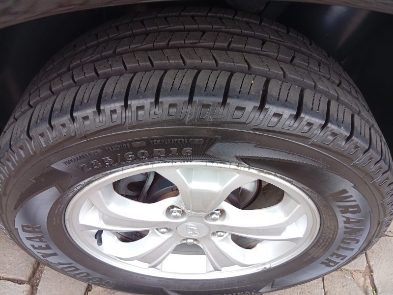 HYUNDAI TUCSON GLS 2014/2015 ALTERNATIVA VEÍCULOS LAJEADO / Carros no Vale