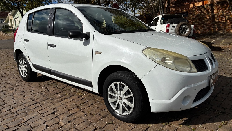 RENAULT SANDERO 1.0 12V SCE FLEX EXPRESSION MANUAL 2011/2011 COMPLETO VEÍCULOS GUAPORÉ / Carros no Vale