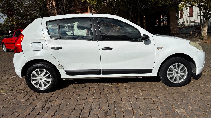RENAULT SANDERO 1.0 12V SCE FLEX EXPRESSION MANUAL 2011/2011 COMPLETO VEÍCULOS GUAPORÉ / Carros no Vale