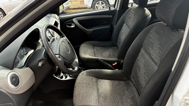 RENAULT SANDERO 1.0 12V SCE FLEX EXPRESSION MANUAL 2011/2011 COMPLETO VEÍCULOS GUAPORÉ / Carros no Vale