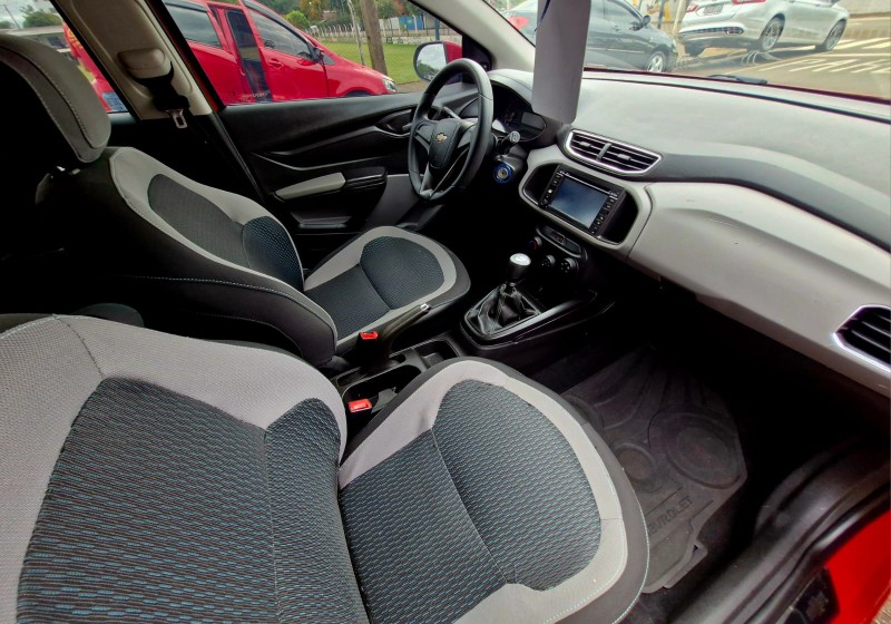 CHEVROLET ONIX HATCH LT 1.0 8V FLEXPOWER 5P MEC. 2014/2015 CRUZEIRO MULTIMARCAS CRUZEIRO DO SUL / Carros no Vale