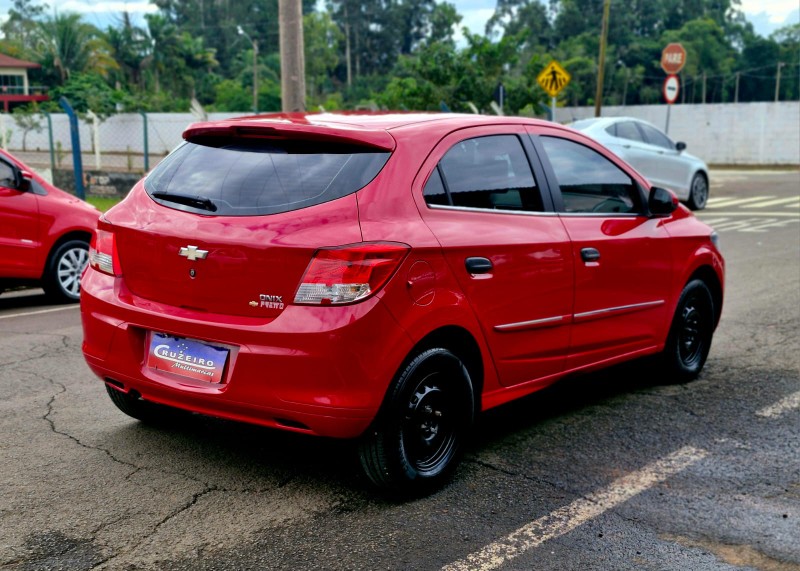 CHEVROLET ONIX HATCH LT 1.0 8V FLEXPOWER 5P MEC. 2014/2015 CRUZEIRO MULTIMARCAS CRUZEIRO DO SUL / Carros no Vale