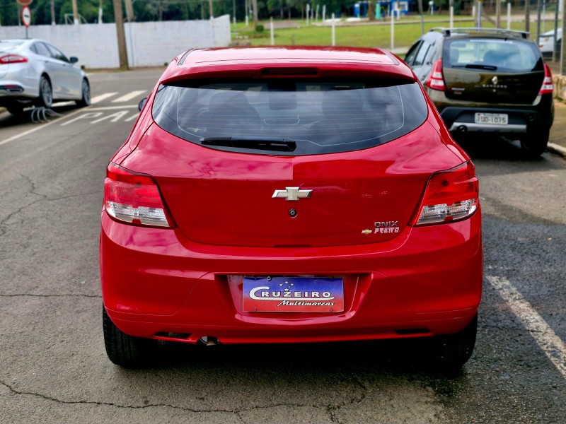 CHEVROLET ONIX HATCH LT 1.0 8V FLEXPOWER 5P MEC. 2014/2015 CRUZEIRO MULTIMARCAS CRUZEIRO DO SUL / Carros no Vale