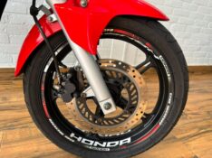 HONDA MOTOS CB 300R /2014 RT 811 VEÍCULOS ARROIO DO MEIO / Carros no Vale