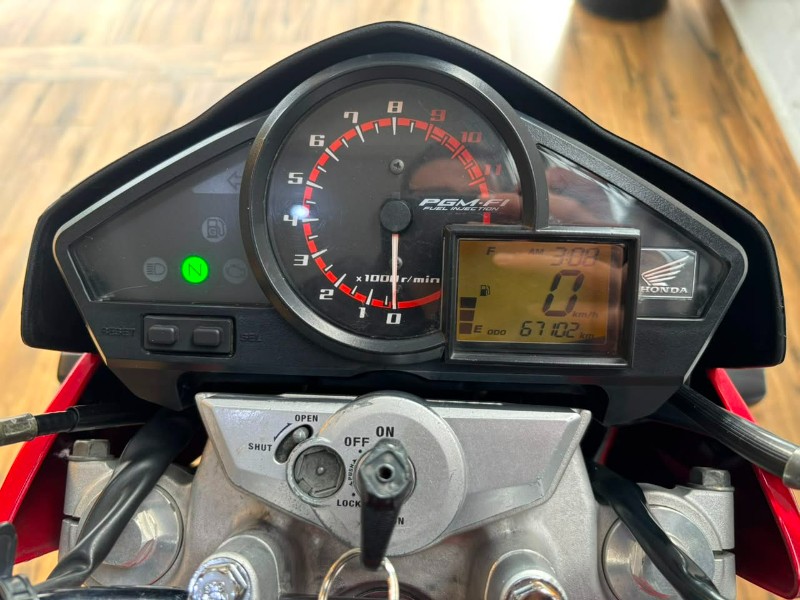 HONDA MOTOS CB 300R /2014 RT 811 VEÍCULOS ARROIO DO MEIO / Carros no Vale