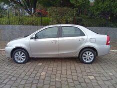 TOYOTA ETIOS SEDAN XLS 1.5 2016/2017 ALTERNATIVA VEÍCULOS LAJEADO / Carros no Vale