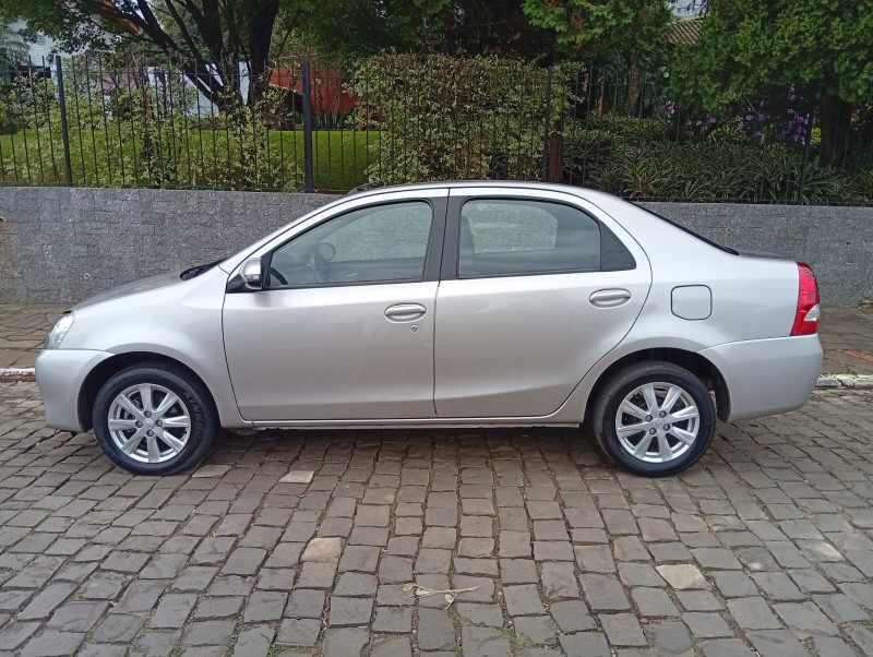TOYOTA ETIOS SEDAN XLS 1.5 2016/2017 ALTERNATIVA VEÍCULOS LAJEADO / Carros no Vale TOYOTA ETIOS SEDAN XLS 1.5 2016/2017 ALTERNATIVA VEÍCULOS LAJEADO / Carros no Vale