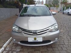 TOYOTA ETIOS SEDAN XLS 1.5 2016/2017 ALTERNATIVA VEÍCULOS LAJEADO / Carros no Vale