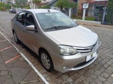 TOYOTA ETIOS SEDAN XLS 1.5 2016/2017 ALTERNATIVA VEÍCULOS LAJEADO / Carros no Vale
