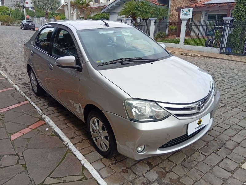 TOYOTA ETIOS SEDAN XLS 1.5 2016/2017 ALTERNATIVA VEÍCULOS LAJEADO / Carros no Vale TOYOTA ETIOS SEDAN XLS 1.5 2016/2017 ALTERNATIVA VEÍCULOS LAJEADO / Carros no Vale