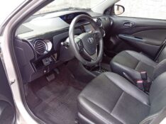 TOYOTA ETIOS SEDAN XLS 1.5 2016/2017 ALTERNATIVA VEÍCULOS LAJEADO / Carros no Vale